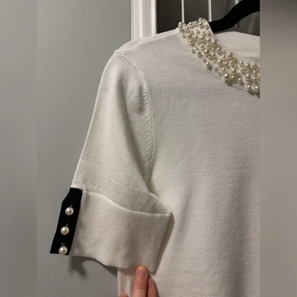 NWOT Karl Lagerfeld White Short Sleeve Top with Pearl Neckline, Sz S - Picture 2 of 7